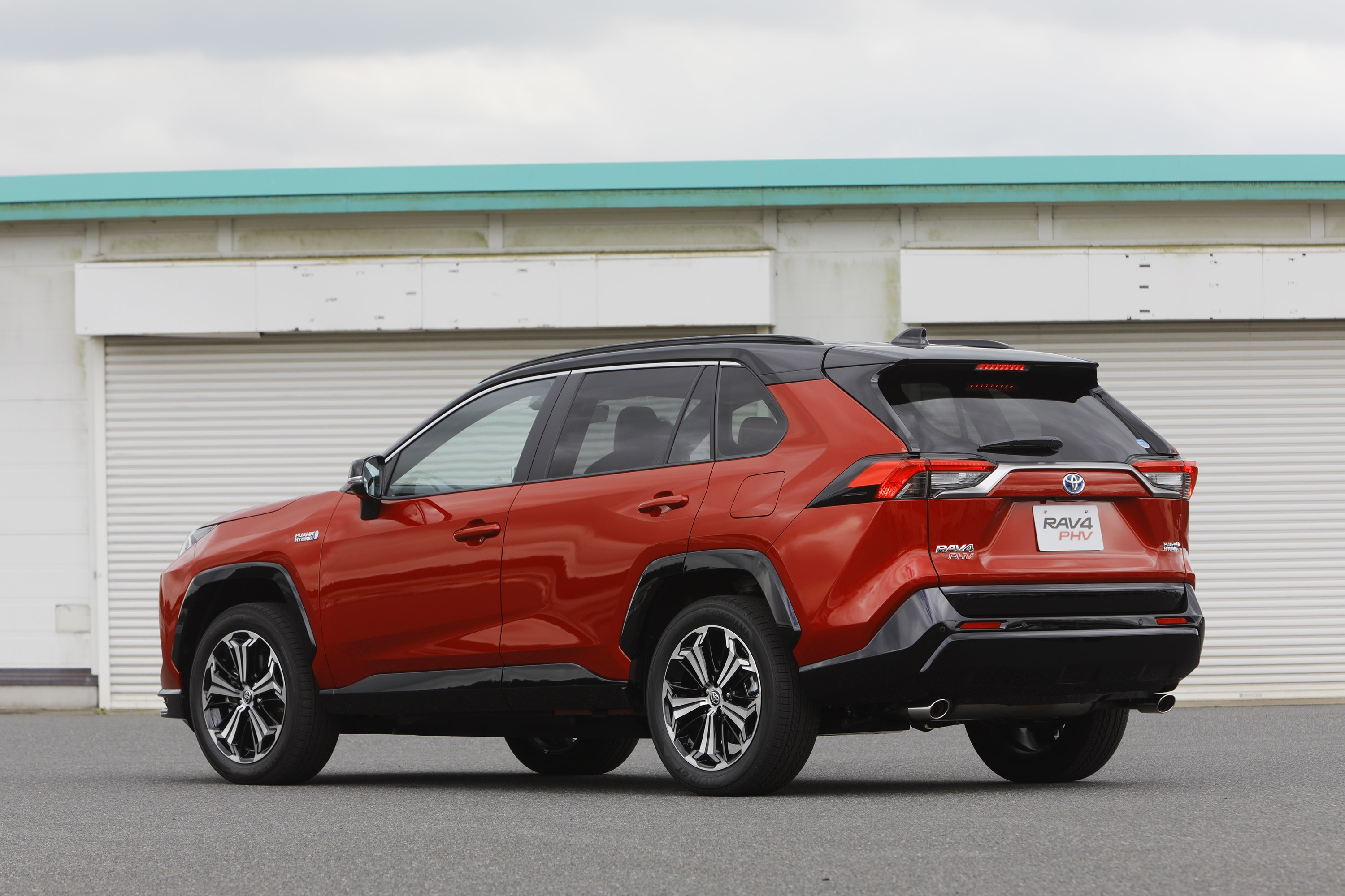 トヨタ Rav4 Phv と三菱 アウトランダー Phev の思想の違いとは Carview 自動車情報サイト 新車 中古車 Carview