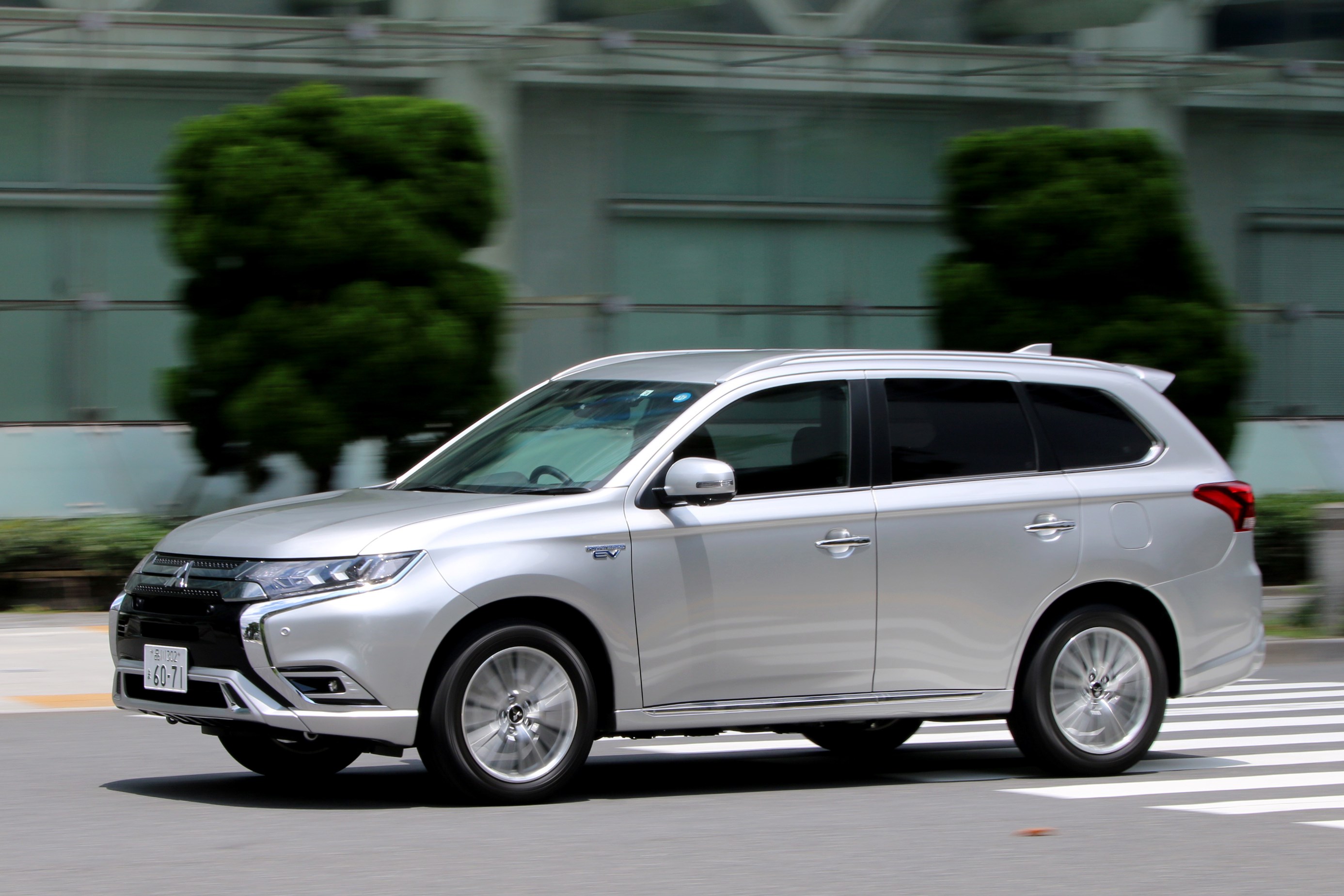 トヨタ Rav4 Phv と三菱 アウトランダー Phev の思想の違いとは Carview 自動車情報サイト 新車 中古車 Carview
