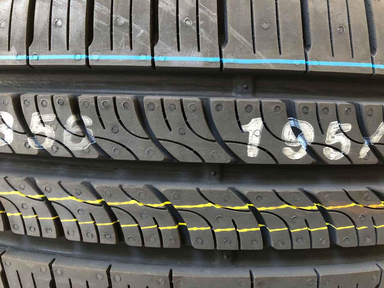 くるま問答 新品タイヤのトレッド面 接地面 にある 赤や緑などの線の意味はなに Webモーターマガジン 自動車情報サイト 新車 中古車 Carview