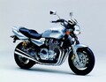 ホンダ「CB1300SF」やヤマハ「XJR1300」などビッグネイキッドが人気に！【日本バイク100年史 Vol.069】（1998年）＜Webアルバム＞