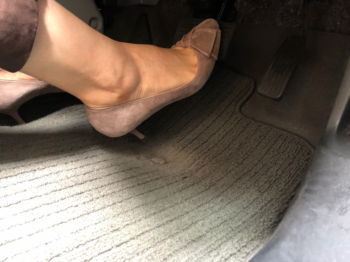 ハイヒールでの運転は危険 若者のペダル踏み間違え事故が多発 Auto Messe Web の写真 4ページ目 自動車情報サイト 新車 中古車 Carview