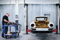 ポルシェ、タイプ993の911ターボを純正パーツで復元