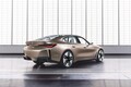BMW、電動4ドアクーペ「コンセプトi4」を初披露。大型化したキドニーグリルはセンサーパネルとして機能