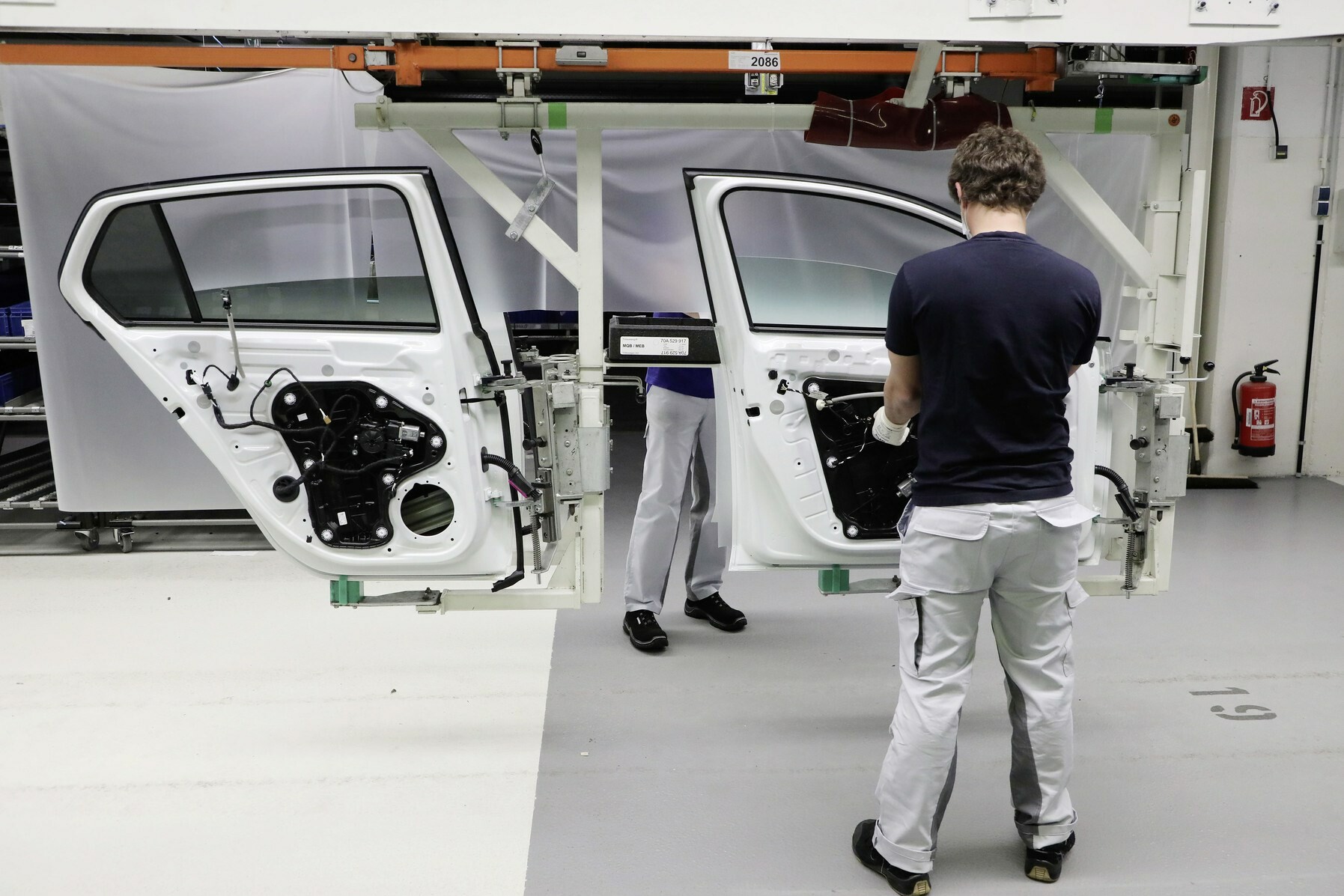 ドイツが自動車生産を段階的に再開へ